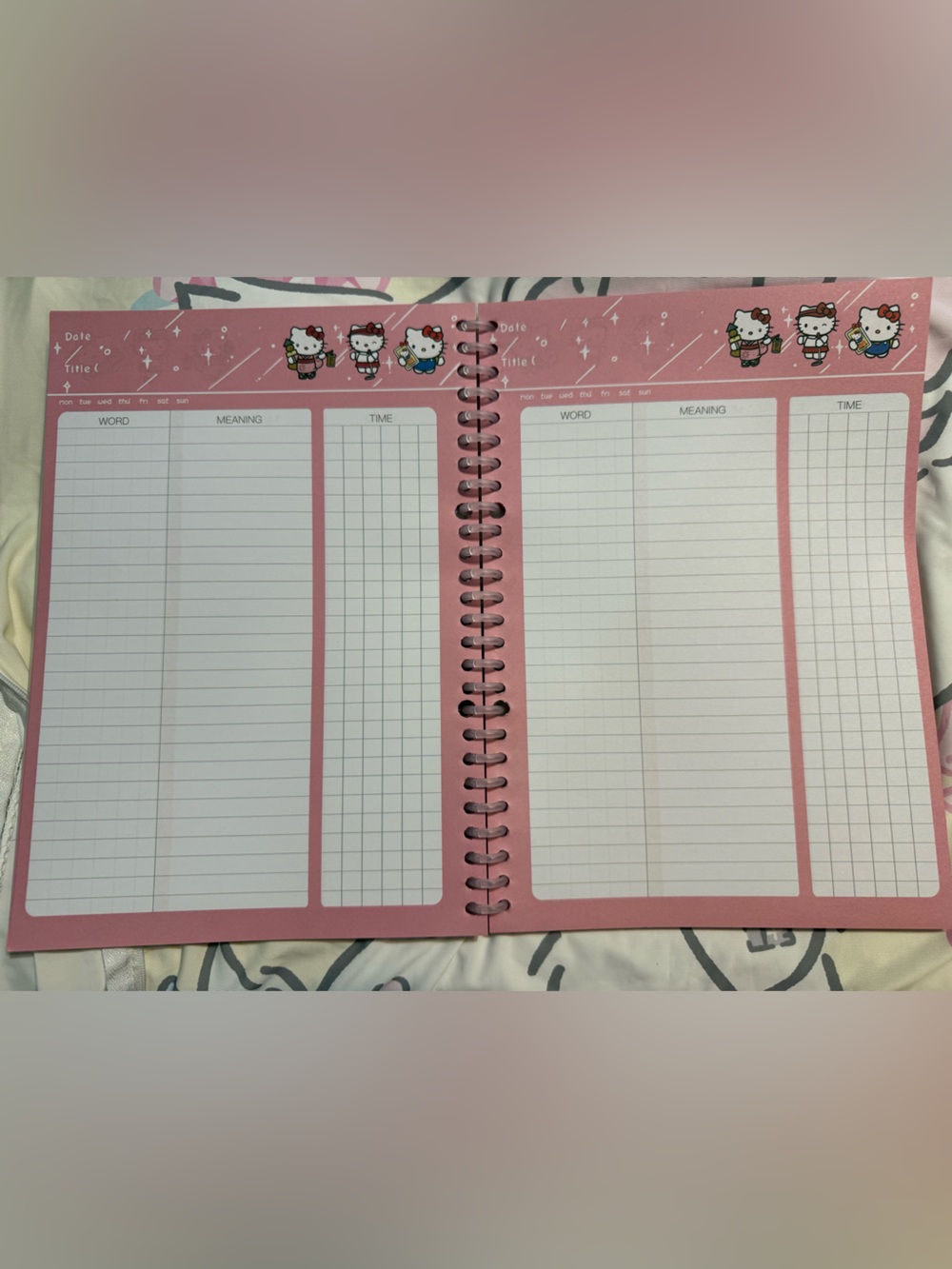 🆕 Hello Kitty B5 Notebook - Picture 2 of 2
